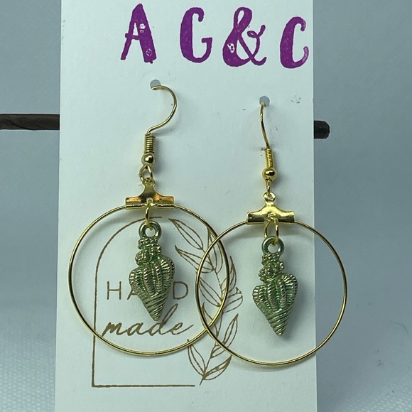 Foam green seashell hoops - Picture 3 of 6
